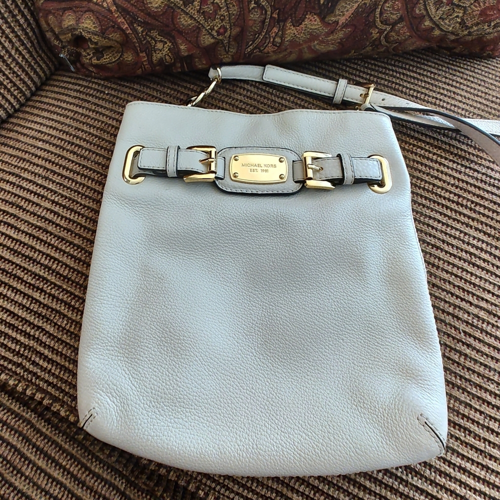 Stylish Michael Kors Soft Ivory Leather Hamilton Crossbody Purse w/Adjust Strap